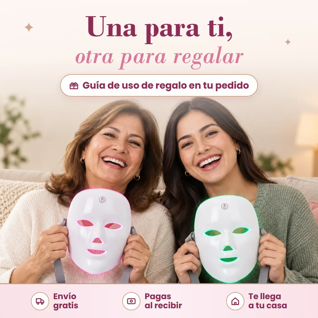 Mamá e hija sonriendo, cada una con su máscara LED encendida